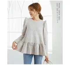 ⭐︎美品⭐︎フリル付きフレアトップス 長袖　フラワー　ベージュ