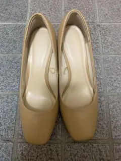 ベージュ パンプス　スクエアトゥ ハイヒール 約7cm