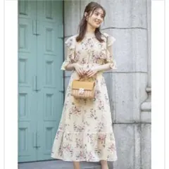 フリル袖クリーム色花柄マキシワンピース