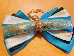 ハンドメイド　リボンチャーム　ターコイズブルー×パールホワイト×ゴールド