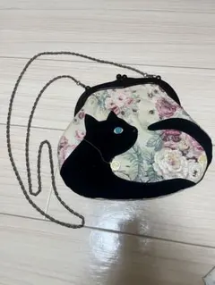 値下げしました！黒猫と花柄のポシェット　猫グッズ　猫　黒猫　がま口　cat