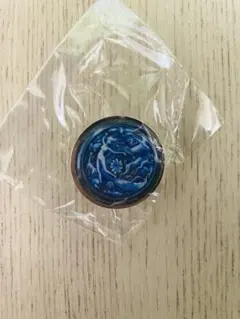 【大阪関西万博】 いのちめぐる冒険 ピンバッジ　河森正治さん 大阪関西万博】 いのちめぐる冒険 ピンバッジ 河森正治さん - メルカリ