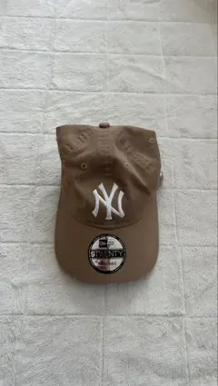 New Era 9TWENTY ベージュキャップ