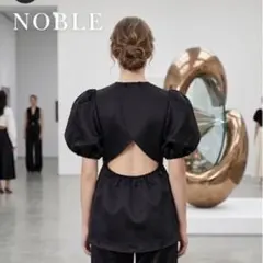 【NOBLE 】ノーブル タフタバックオープン ペプラム ブラウス F 黒のサムネイル