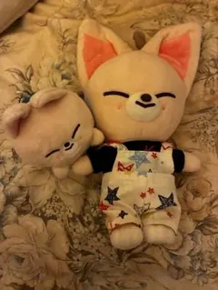 straykids toy world フォクシニー　抱きぬいぐるみ Straykids スキズ TOY WORLDフォクシニー抱きぬいぐるみ - メルカリ