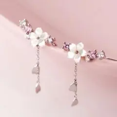 【新品未使用】桜モチーフのピアスと可愛いマカロンケースのオマケ付