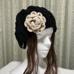 耳当て付き♡ベージュローズ×ブラック♡ハンドメイドニット帽