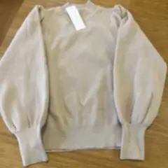 ベージュ パフスリーブ ニット　新品　M