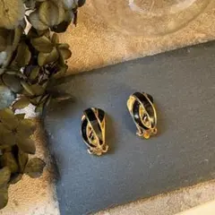 ヴィンテージ 交差エナメルイヤリング 黒×金 艶感 上品 クラシカル 華やか