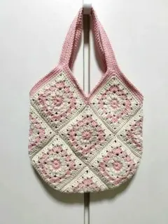 コットン　白とピンク　フラワーグラニーバッグ　ハンドメイド　かぎ針モチーフ