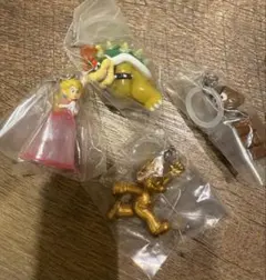 ガチャ　スーパーマリオめじるしキーホルダー