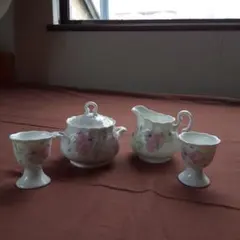 シュガーポット&クリーマー　エッグスタンド