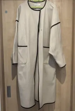 アイボリー ベージュ　パイピングコート　ロングコート　ノーカラー　ガウンコートL