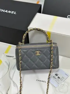 CHANEL グレー キルティング ショルダーバッグ