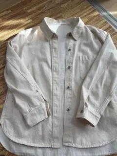 ベージュ ボタン付きシャツ 長袖