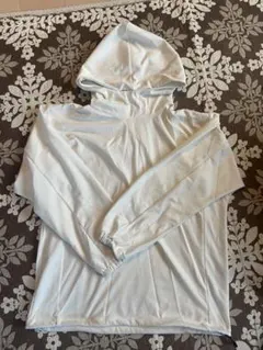 白 パーカー