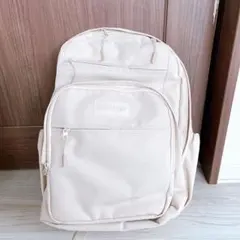 クリーム色バックパック