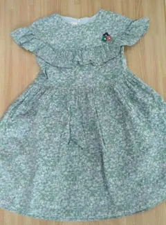 familiar　ファミリア　リバティ柄の緑ワンピース.サイズ110