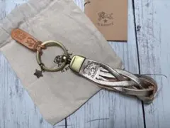 新品 イルビゾンテ ☆限定カラー☆ 編み込み キーホルダー プラチナ