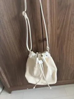 GUクリーム色 巾着型 ショルダーバッグ