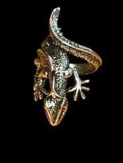 トカゲデザインリング 金属製 赤い目