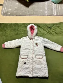 フード付きホワイトダウンコート