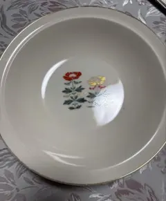 花柄クリーム色の皿 金色の縁取り