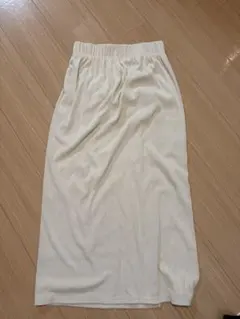 GU アイボリー スリット タイトスカート