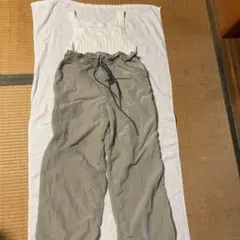 ドローストリング カジュアルパンツ+ニットタンクトップセットアップ　サイズMのサムネイル