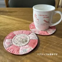 ハンドメイド パッチワーク 布コースター 花柄 2枚セット ピンクベージュ系のサムネイル