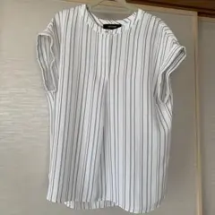 UNTITLED 半袖ストライプブラウスのサムネイル
