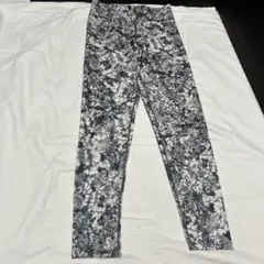 emmi yogaエミ　ヨガパンツ花柄ピラティス　ストレッチ レギンス スパッツのサムネイル
