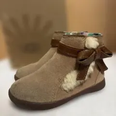 【正規品】❤️UGG ❤️ショートブーツ　15cm チェスナット　リボン　アグ