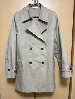 ベージュ ダブルブレスト トレンチコート