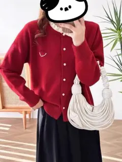 赤刺繍デザイン感セーター