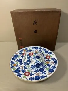 2218 香蘭社　染錦菊文　灰皿　金彩のサムネイル