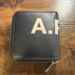 A.P.C. 黒 レザー 二つ折り財布のサムネイル