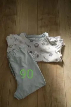 ユニクロ　パジャマ　90　男の子
