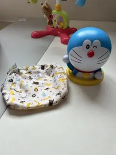 ドラえもん 入れ物　お菓子入れ　置き物　フィギュア　布袋セット
