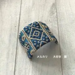 インド刺繍リボン　ブルーと金色デザイン刺繍 ポニーフック(ソフトワイヤー入り)