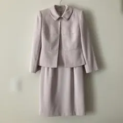 薄いピンクのジャケットとワンピースセット