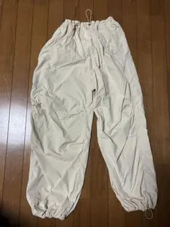 ユニクロ　パラシュートパンツ　ホワイト　M
