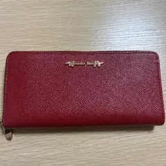 赤い合成皮革長財布