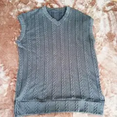 グレー ケーブルニットベスト L