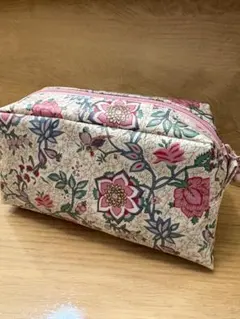 リバティラミネート生地使用の台形ポーチハンドメイド★20cm丸ファスナー使用