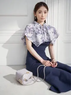 花柄ケープ付き ノースリーブ ニットワンピース ネイビー