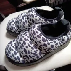 adidas ヒョウ柄 スリッポン