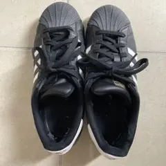 アディダスのスーパースター難ありです。