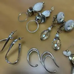 花モチーフ ゴールドピアス