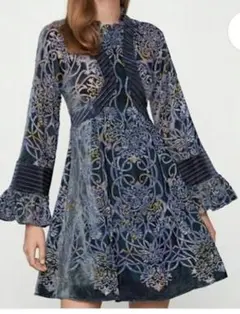 ベルベット　長袖ひざ丈ワンピース